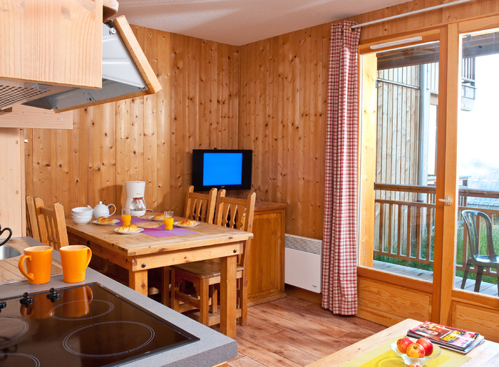 la-feclaz-chalets-berger-salon-coin-cuisine (2)