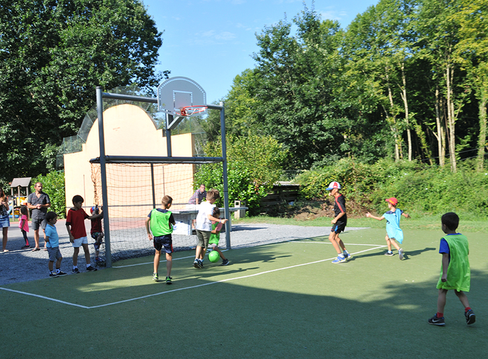 COPYRIGHT_COYOTE_BIPER_GORRI_MULTISPORTS_3984