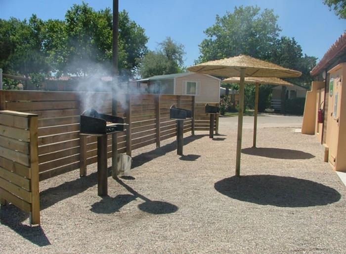 aire-de-barbecue-camping-le-roussillon