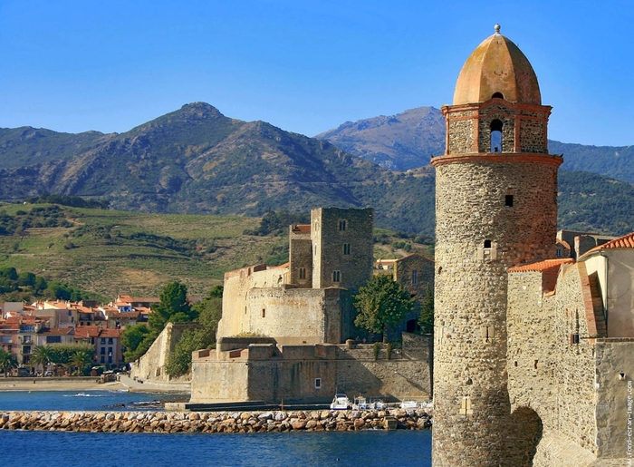 collioure-nd-des-anges-et-le-chateau-royal