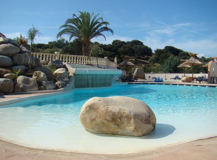 caillou piscine