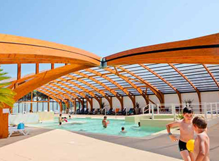 14b-uronea-piscine-couverte