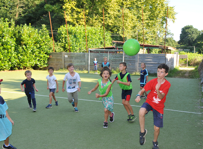 COPYRIGHT_COYOTE_BIPER_GORRI_MULTISPORTS_3988