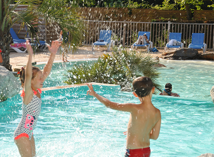 COPYRIGHT_COYOTE_BIPER_GORRI_PISCINE_EXT_4158